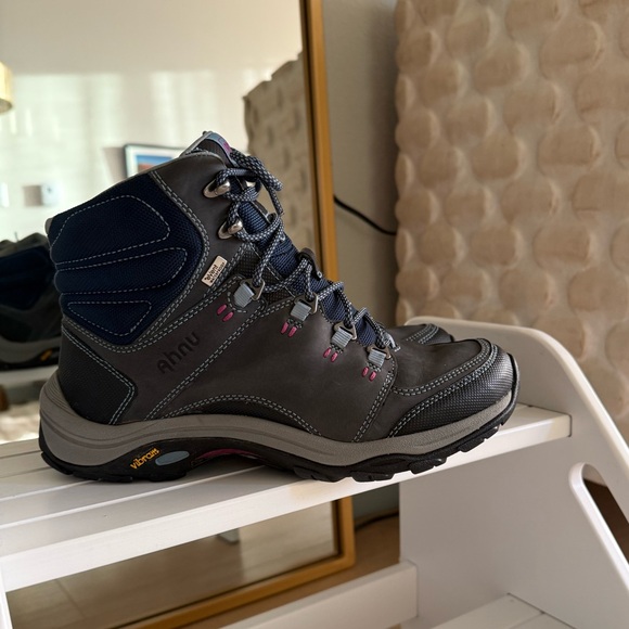 Ahnu Montarra III eVent Hiking Boot - Waterproof Vibram Soles Women’s 7 - Picture 3 of 10